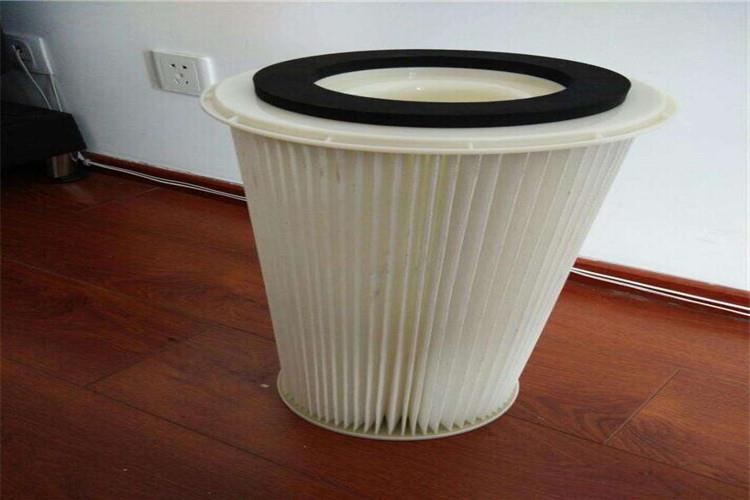 风机星空体育在线(中国)唯一官方网站还有一个显著的特点就是，体积小净化面积相对于布袋除尘器来说要大很多，这主要是源于滤筒除尘器的滤筒呈褶皱状的无形中增加了过滤面积