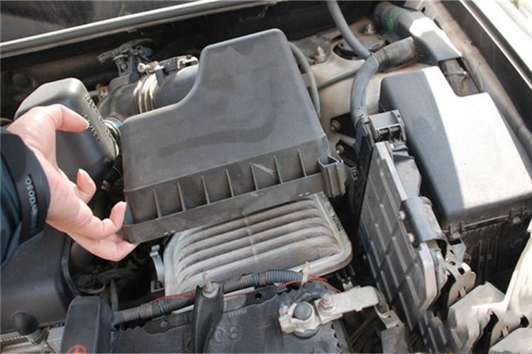 干式星空体育在线(中国)唯一官方网站在维护时，取出滤芯，轻轻敲击端面，灰尘即可掉下，同时可用毛刷轻刷沾污表面