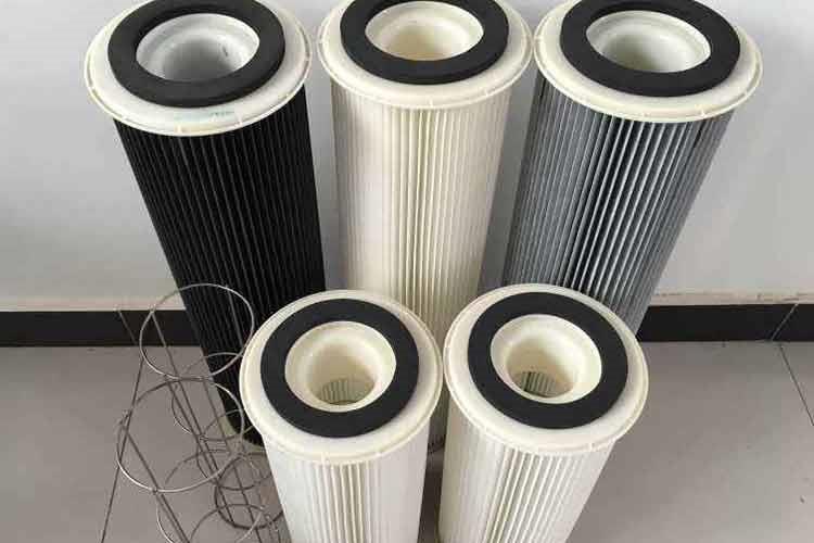 自洁式星空体育在线(中国)唯一官方网站的外观结构也能直接影响到清粉效果，相对传统圆筒式滤芯，锥形滤芯上大下小的形状在脉冲震打时塑粉更容易脱落