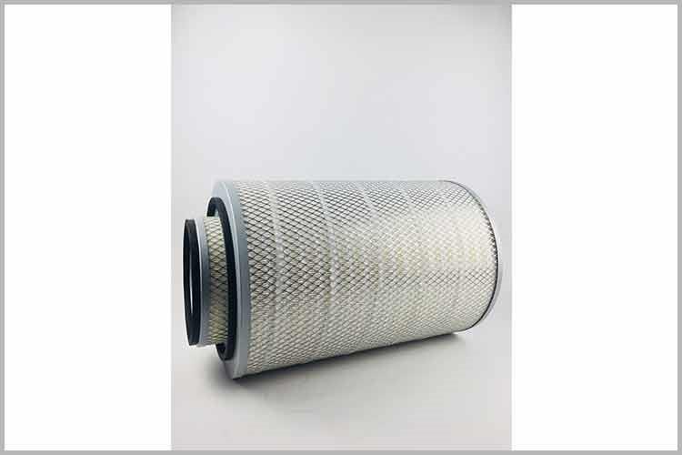 制造商推荐重卡星空体育在线(中国)唯一官方网站正常维护的更换周期为4.8万km，且每2.4万km进行一次常规检查，其保守维护的推荐更换周期为2.4万km