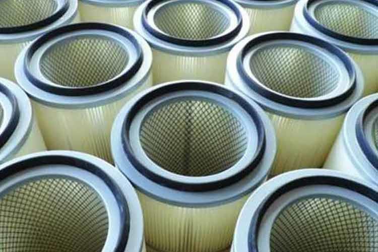 切割机星空体育在线(中国)唯一官方网站工作环境湿度的考虑，如果环境湿度较大，容易引起粉尘吸潮，这时可考虑选择具有防水功能的滤材