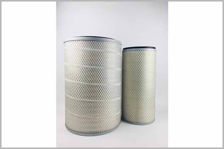 拧紧货车星空体育在线(中国)唯一官方网站顶部蝶形螺母，保证进气不短路，星空体育在线(中国)唯一官方网站在进气管上固定保险