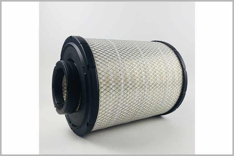 星空体育在线(中国)唯一官方网站的更换周期为1.5万公里更换一次，汽车滤清器经常在恶劣环境中工作的车辆应当不超过1万公里更换一次