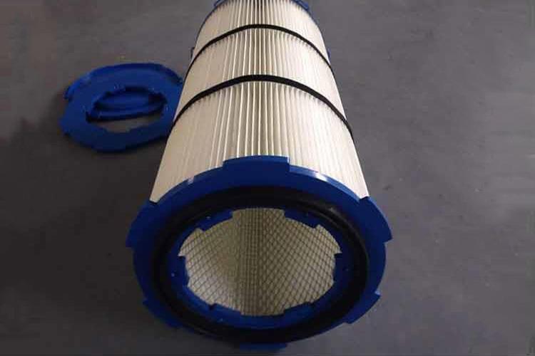 星空体育在线(中国)唯一官方网站工作环境湿度的考虑，如果环境湿度较大，容易引起粉尘吸潮，这时可考虑选择具有防水功能的滤材